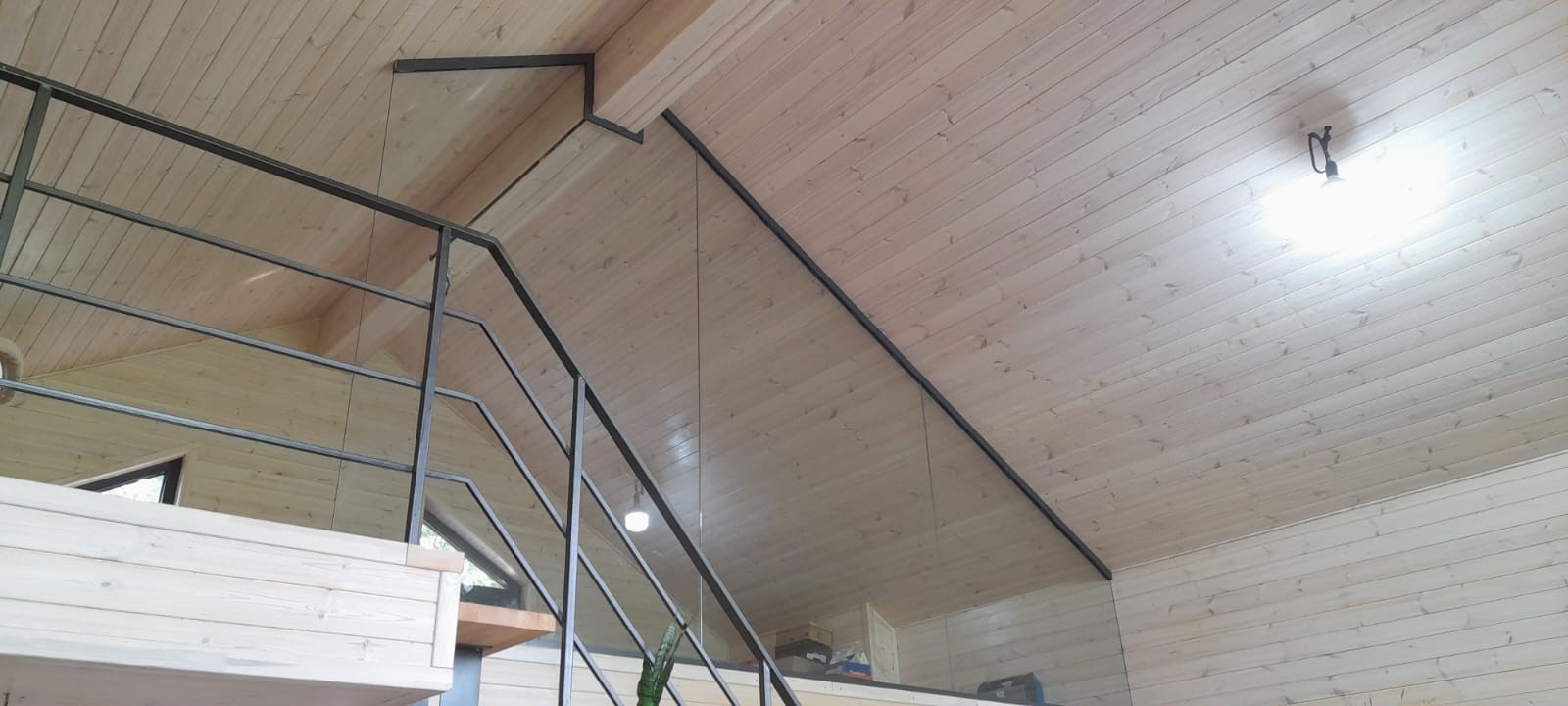 Изделия из стекла и цельностеклянные конструкции Изделия из стекла и цельностеклянные конструкции